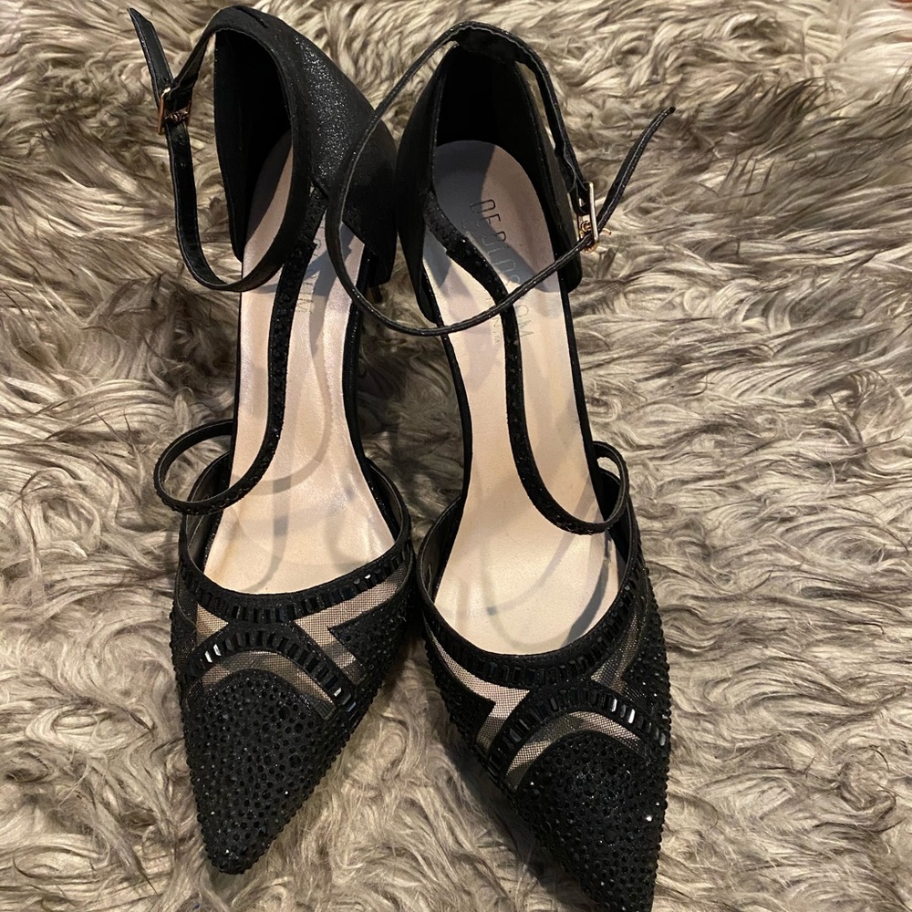 Lulu‘s black jewel heels